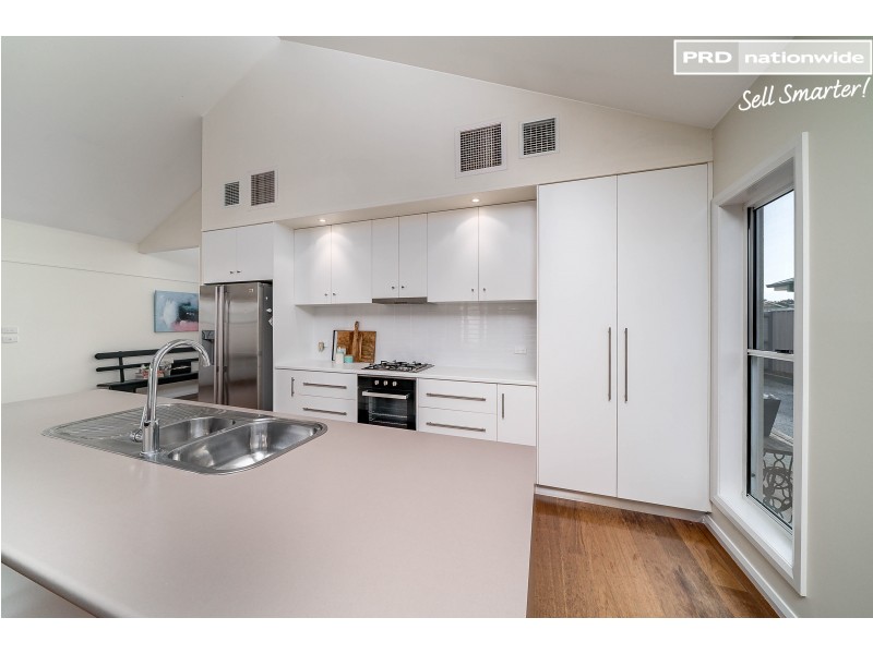 72 Jack Avenue, Mount Austin NSW 2650