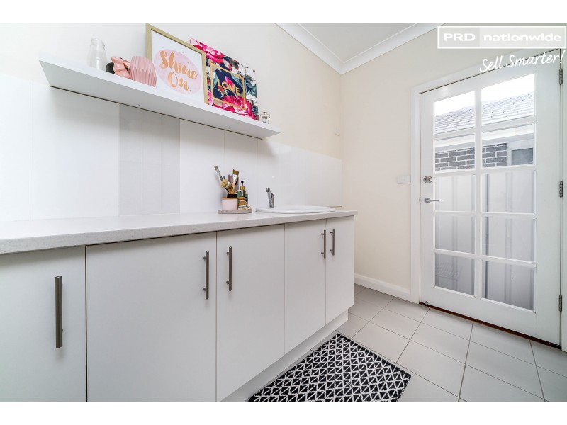 72 Jack Avenue, Mount Austin NSW 2650