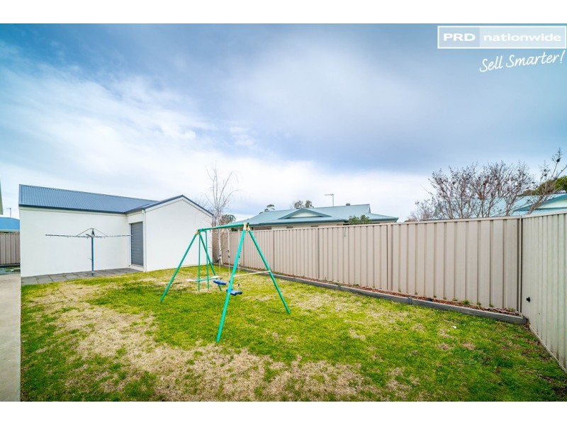 72 Jack Avenue, Mount Austin NSW 2650