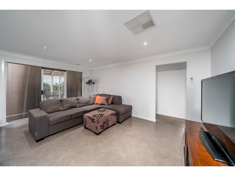 89 Kaloona Drive, Bourkelands NSW 2650