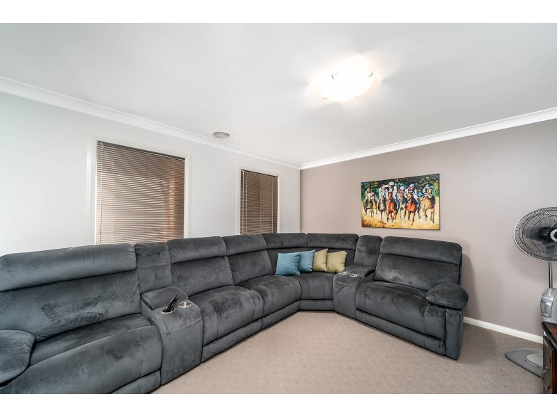 89 Kaloona Drive, Bourkelands NSW 2650