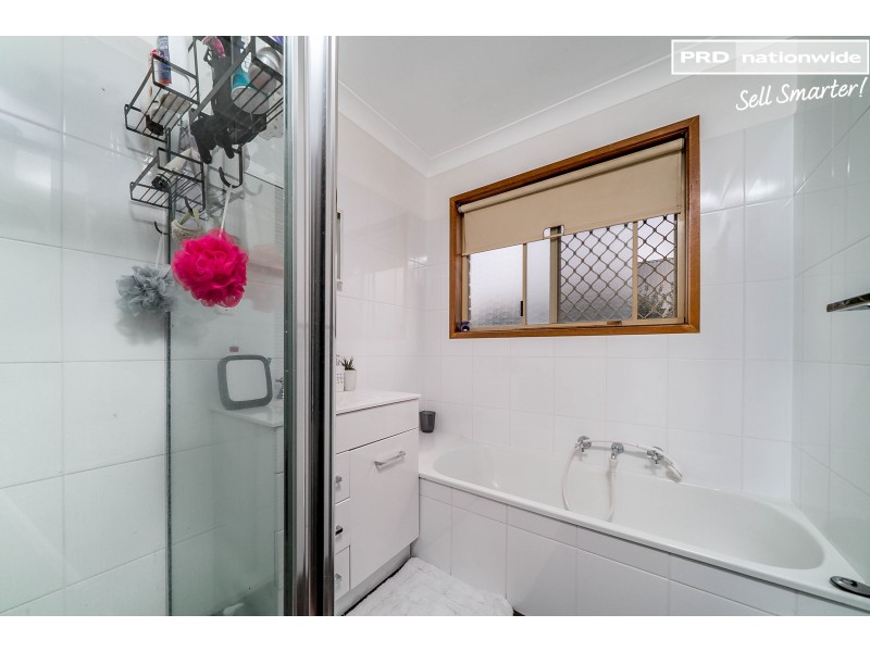 2/22 Dove Street, Mount Austin NSW 2650