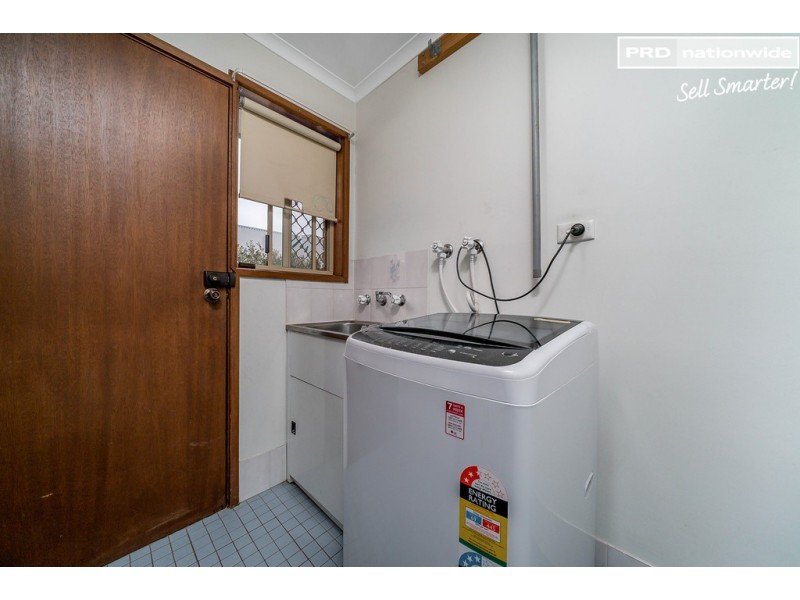 2/22 Dove Street, Mount Austin NSW 2650