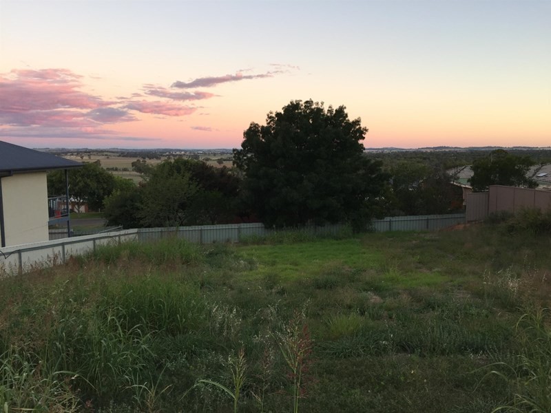 4 Stellway Close, Kooringal NSW 2650