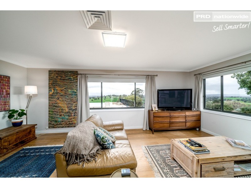 77 Bavin Road, North Wagga Wagga NSW 2650