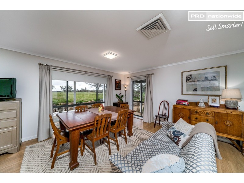 77 Bavin Road, North Wagga Wagga NSW 2650