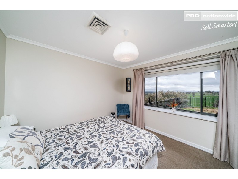 77 Bavin Road, North Wagga Wagga NSW 2650