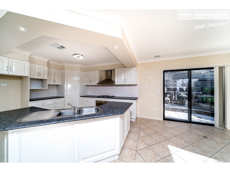 5 Gibbes Close, Kooringal NSW 2650