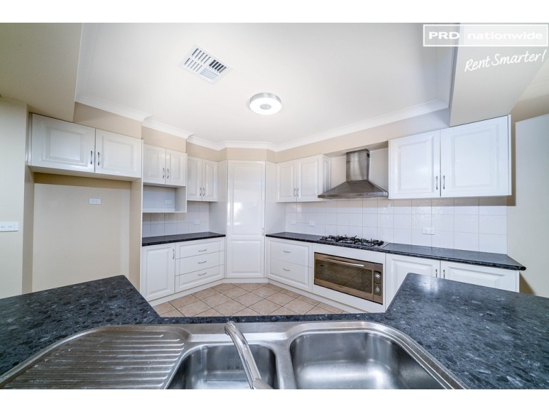5 Gibbes Close, Kooringal NSW 2650