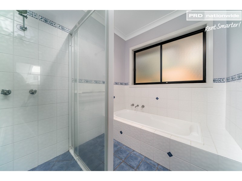 5 Gibbes Close, Kooringal NSW 2650