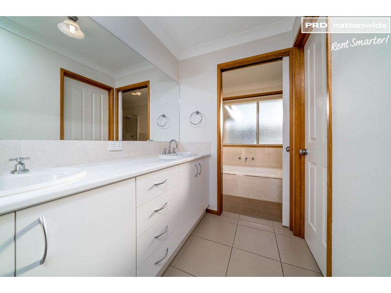 32 Franklin Drive, Estella NSW 2650