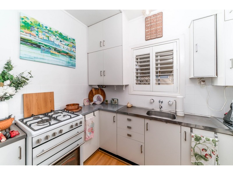 156 Macleay Street, Mount Austin NSW 2650