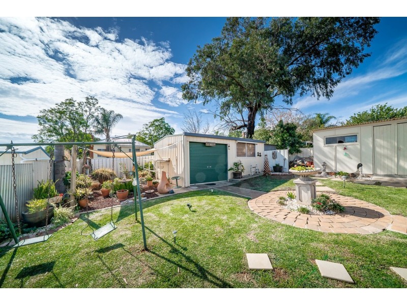 156 Macleay Street, Mount Austin NSW 2650