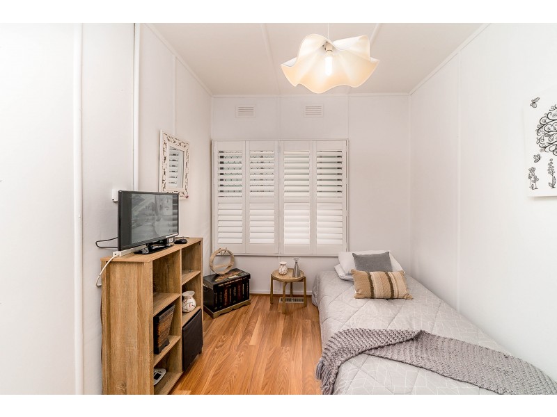 156 Macleay Street, Mount Austin NSW 2650