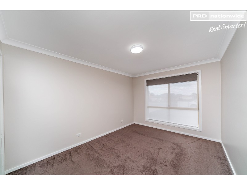 10 Avocet Drive, Estella NSW 2650