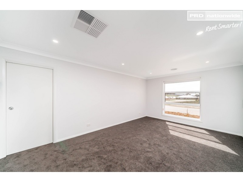 2 Hughes Court, Lloyd NSW 2650