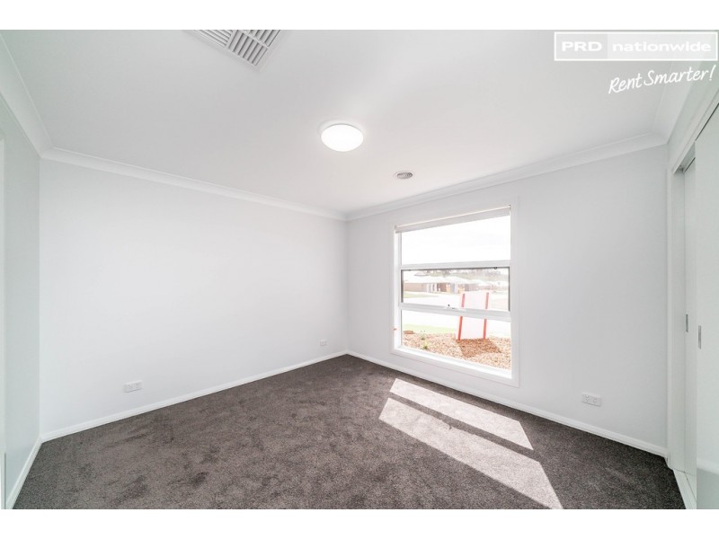 2 Hughes Court, Lloyd NSW 2650