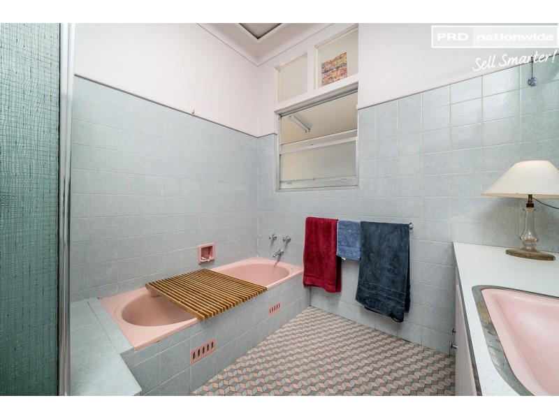 31 Plumpton Road, Kooringal NSW 2650