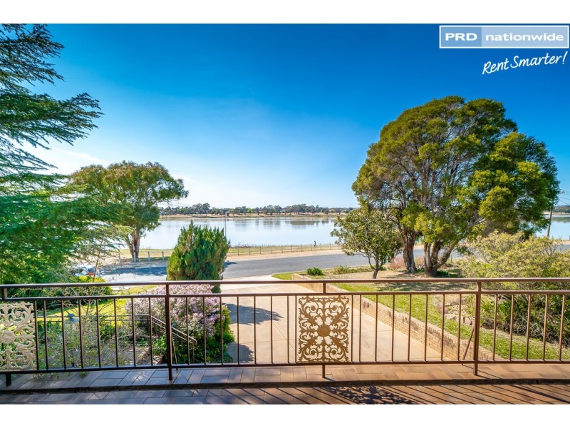 28 Lakeside Drive, Lake Albert NSW 2650