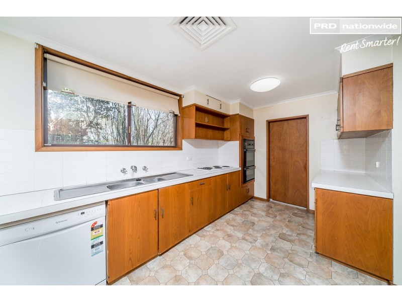 28 Lakeside Drive, Lake Albert NSW 2650