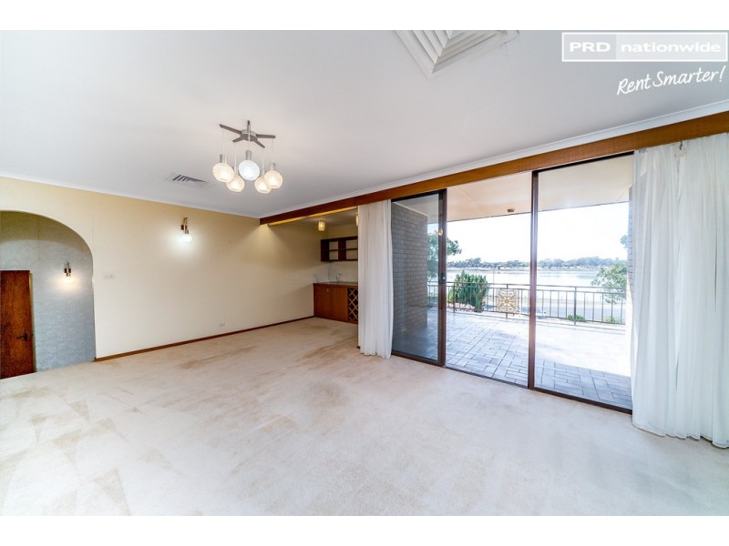 28 Lakeside Drive, Lake Albert NSW 2650