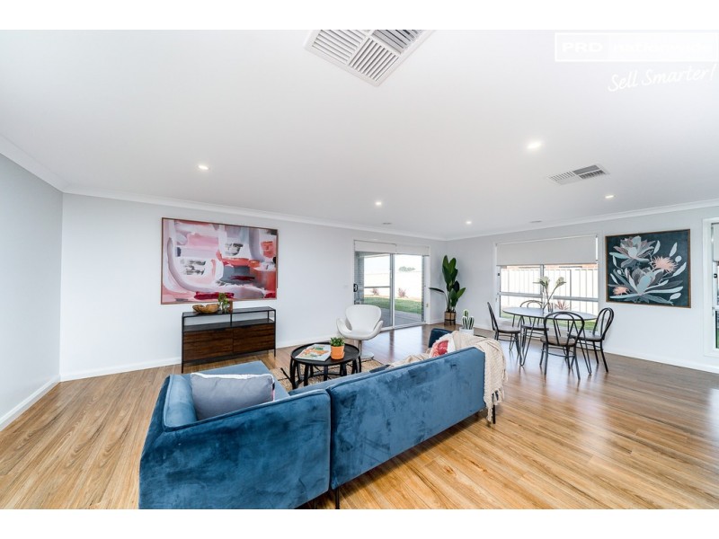 96 Barmedman Avenue, Gobbagombalin NSW 2650