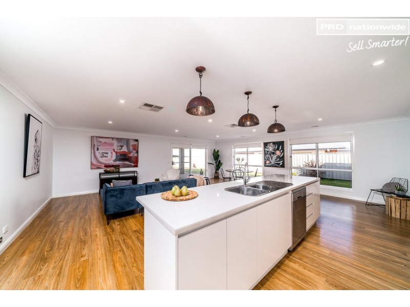 96 Barmedman Avenue, Gobbagombalin NSW 2650