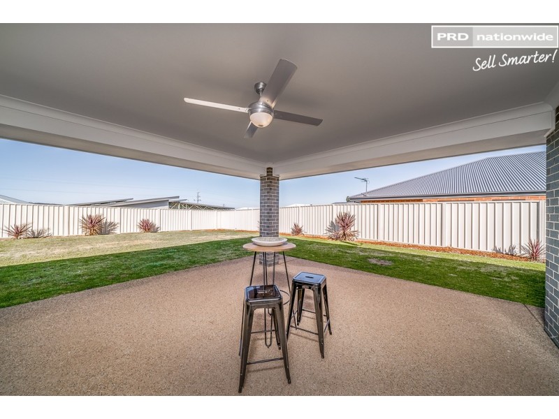 96 Barmedman Avenue, Gobbagombalin NSW 2650