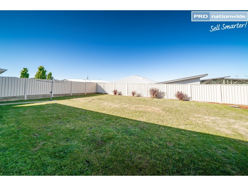 96 Barmedman Avenue, Gobbagombalin NSW 2650