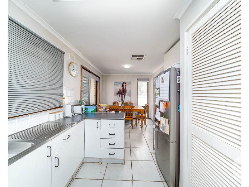 6 Gregory Crescent, Lake Albert NSW 2650