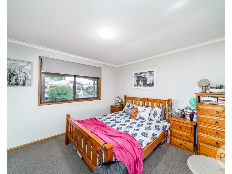 6 Gregory Crescent, Lake Albert NSW 2650