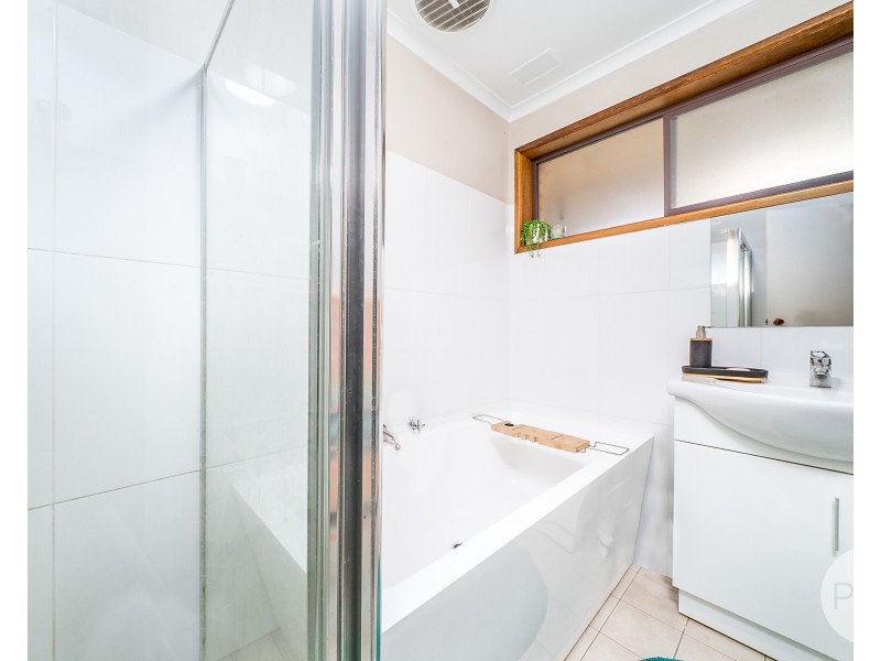 6 Gregory Crescent, Lake Albert NSW 2650