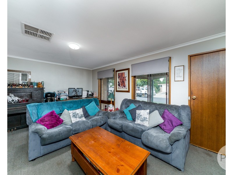 6 Gregory Crescent, Lake Albert NSW 2650