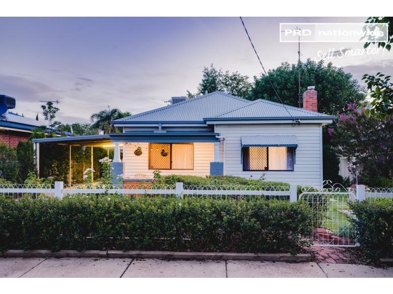 54 Gormly Avenue, Wagga Wagga NSW 2650
