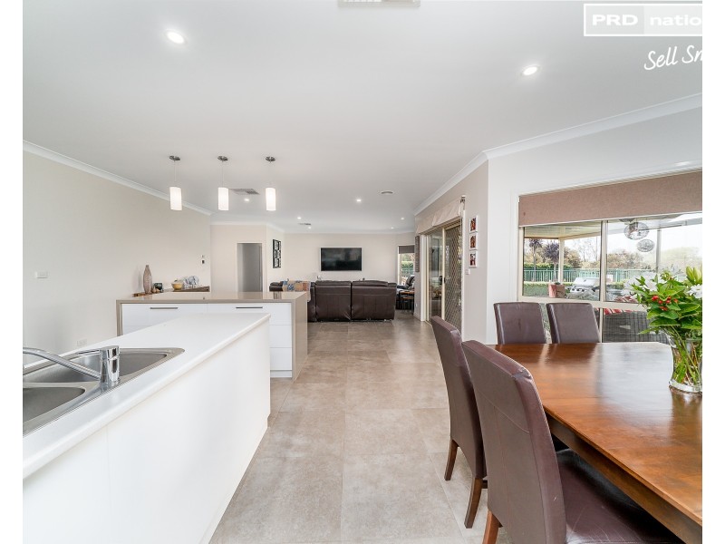 6 Campaspe Close, Springvale NSW 2650