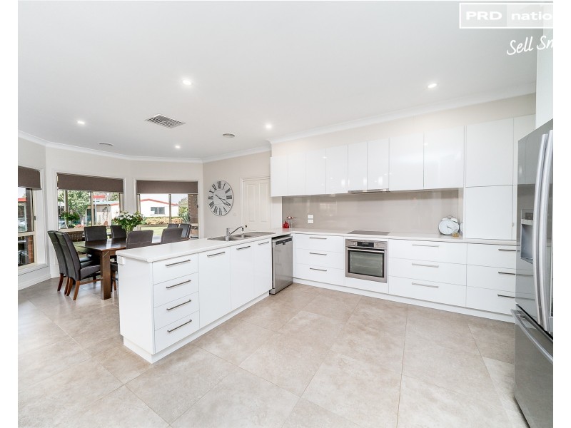 6 Campaspe Close, Springvale NSW 2650