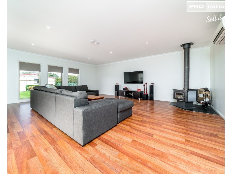 6 Campaspe Close, Springvale NSW 2650