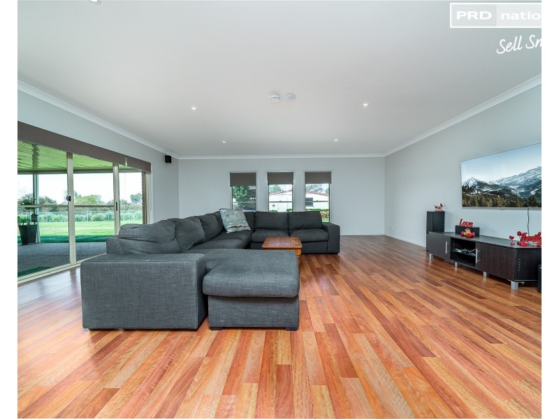6 Campaspe Close, Springvale NSW 2650