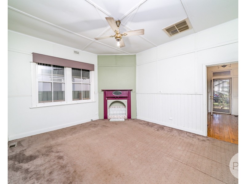 8 Albert Street, Wagga Wagga NSW 2650