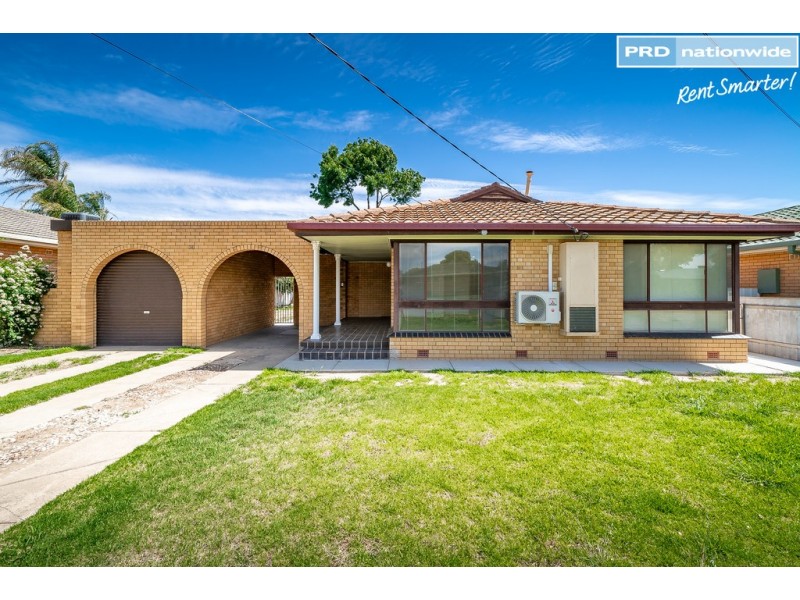30 Gevena Crescent, Lake Albert NSW 2650
