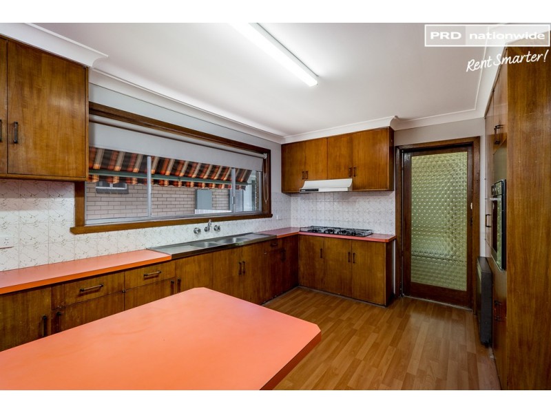 30 Gevena Crescent, Lake Albert NSW 2650