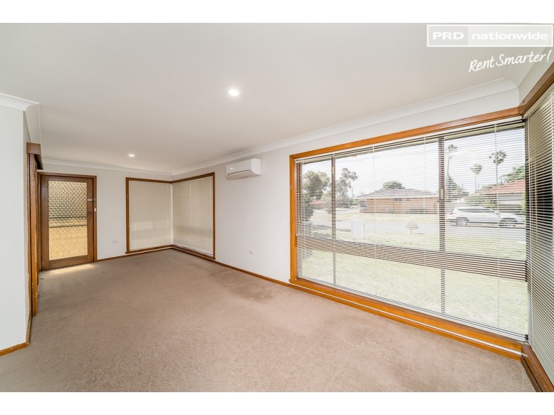 30 Gevena Crescent, Lake Albert NSW 2650