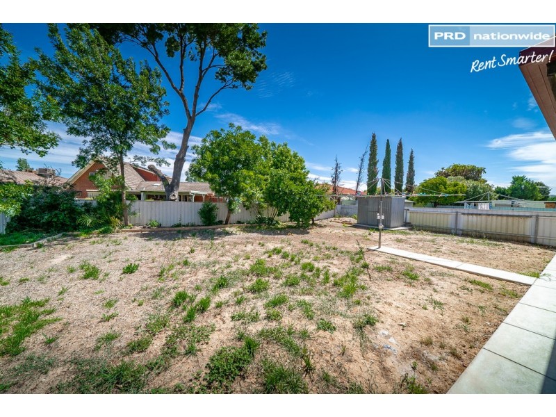 30 Gevena Crescent, Lake Albert NSW 2650