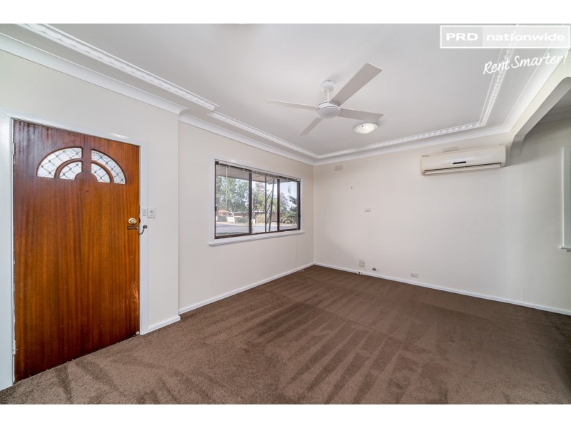 6 John Street, Kooringal NSW 2650