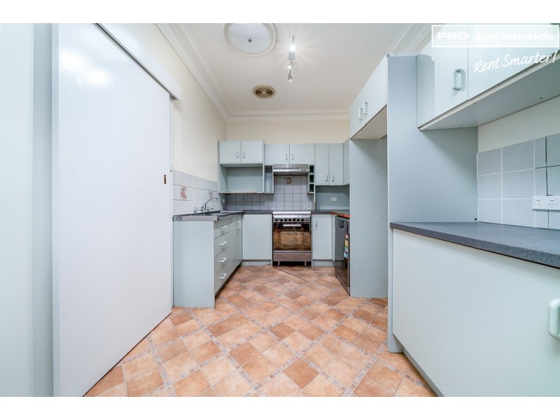 6 John Street, Kooringal NSW 2650