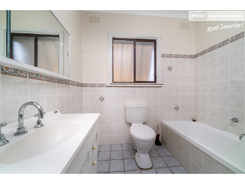 6 John Street, Kooringal NSW 2650