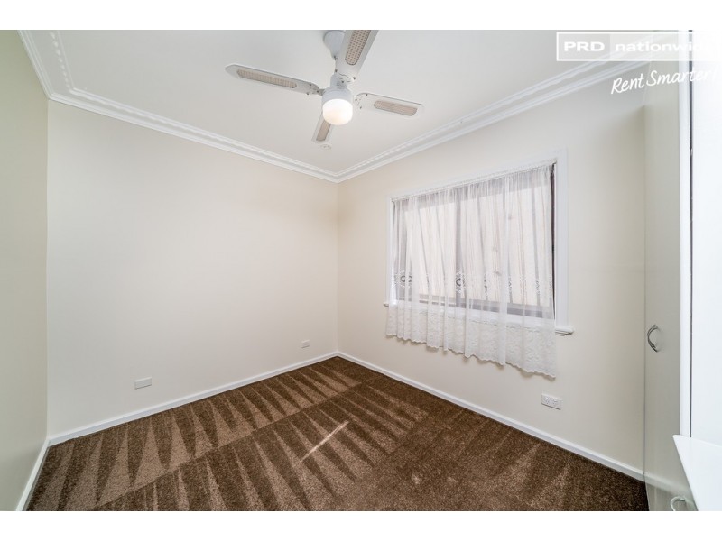 6 John Street, Kooringal NSW 2650