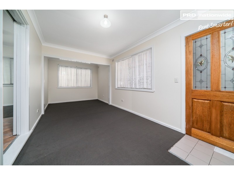 6 John Street, Kooringal NSW 2650