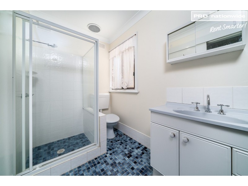 6 John Street, Kooringal NSW 2650