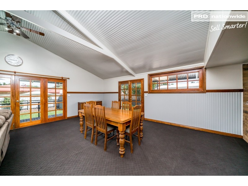 77 Balmoral Crescent, Lake Albert NSW 2650